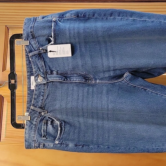 Super cute jeans NWT - Picture 4 of 9